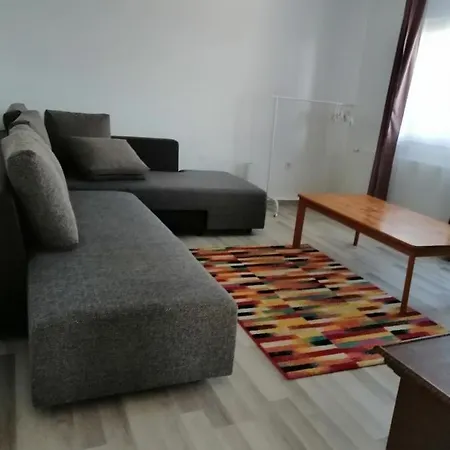 Harom Apartmanhaz 巴拉通雷勒