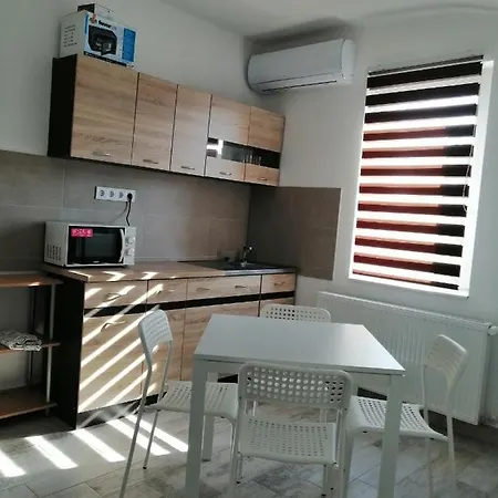 Harom Apartmanhaz Балатонлелле