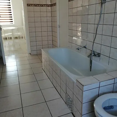 Harom Apartmanhaz Балатонлелле