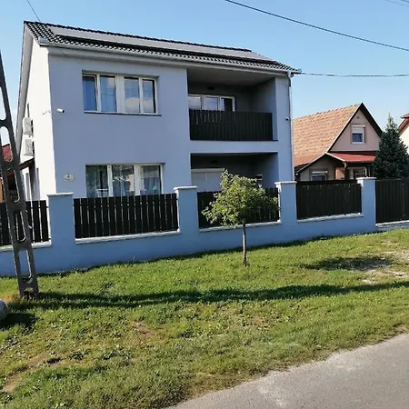 Harom Apartmanhaz Apartment *
