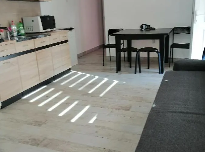 Harom Apartmanhaz Apartment